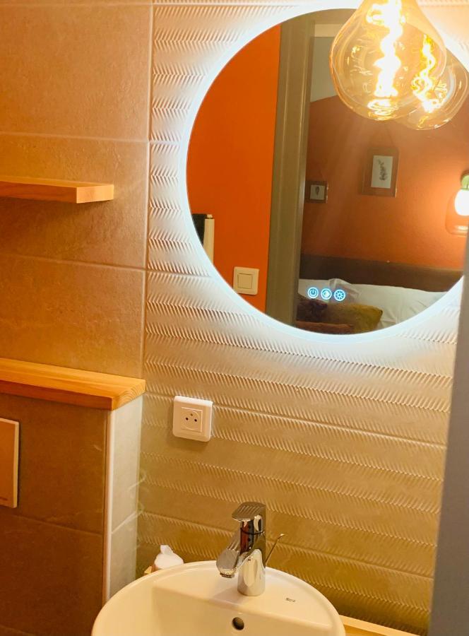 Hotel L'Escoundillou Saint-Jacques-des-Blats Zewnętrze zdjęcie