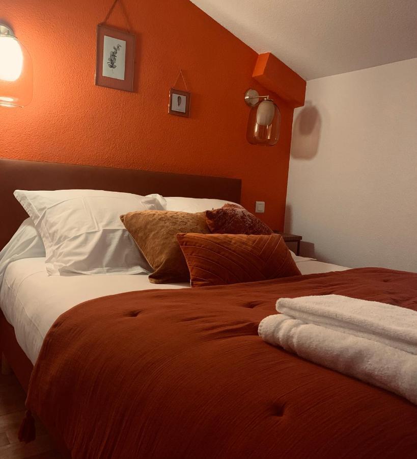 Hotel L'Escoundillou Saint-Jacques-des-Blats Zewnętrze zdjęcie