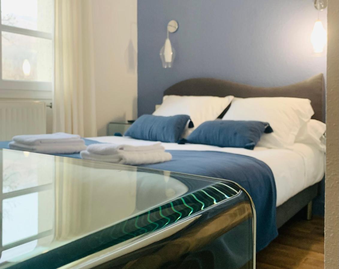 Hotel L'Escoundillou Saint-Jacques-des-Blats Zewnętrze zdjęcie