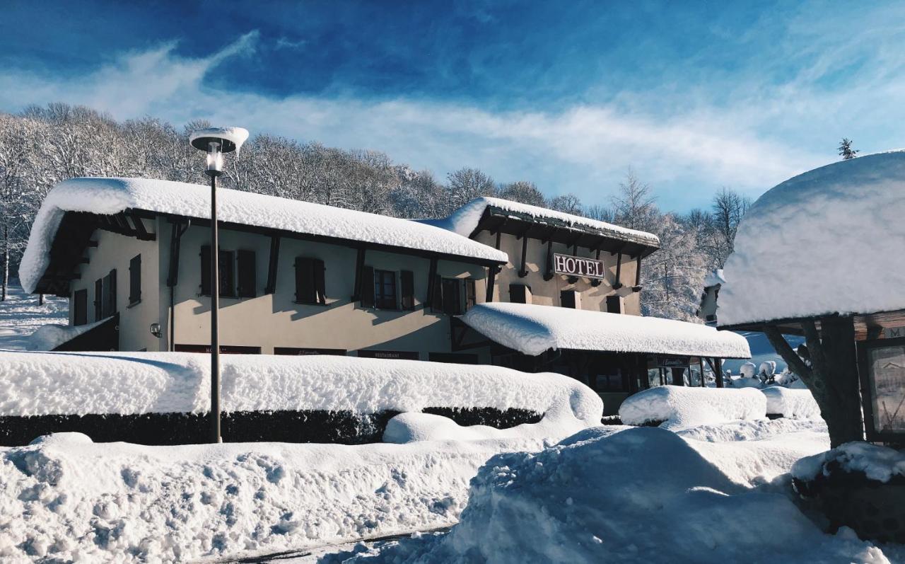 Hotel L'Escoundillou Saint-Jacques-des-Blats Zewnętrze zdjęcie