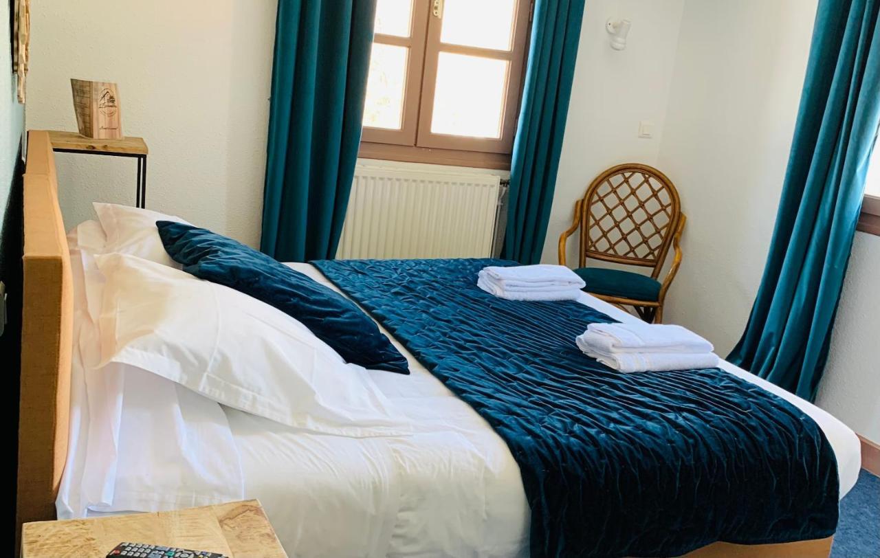Hotel L'Escoundillou Saint-Jacques-des-Blats Zewnętrze zdjęcie