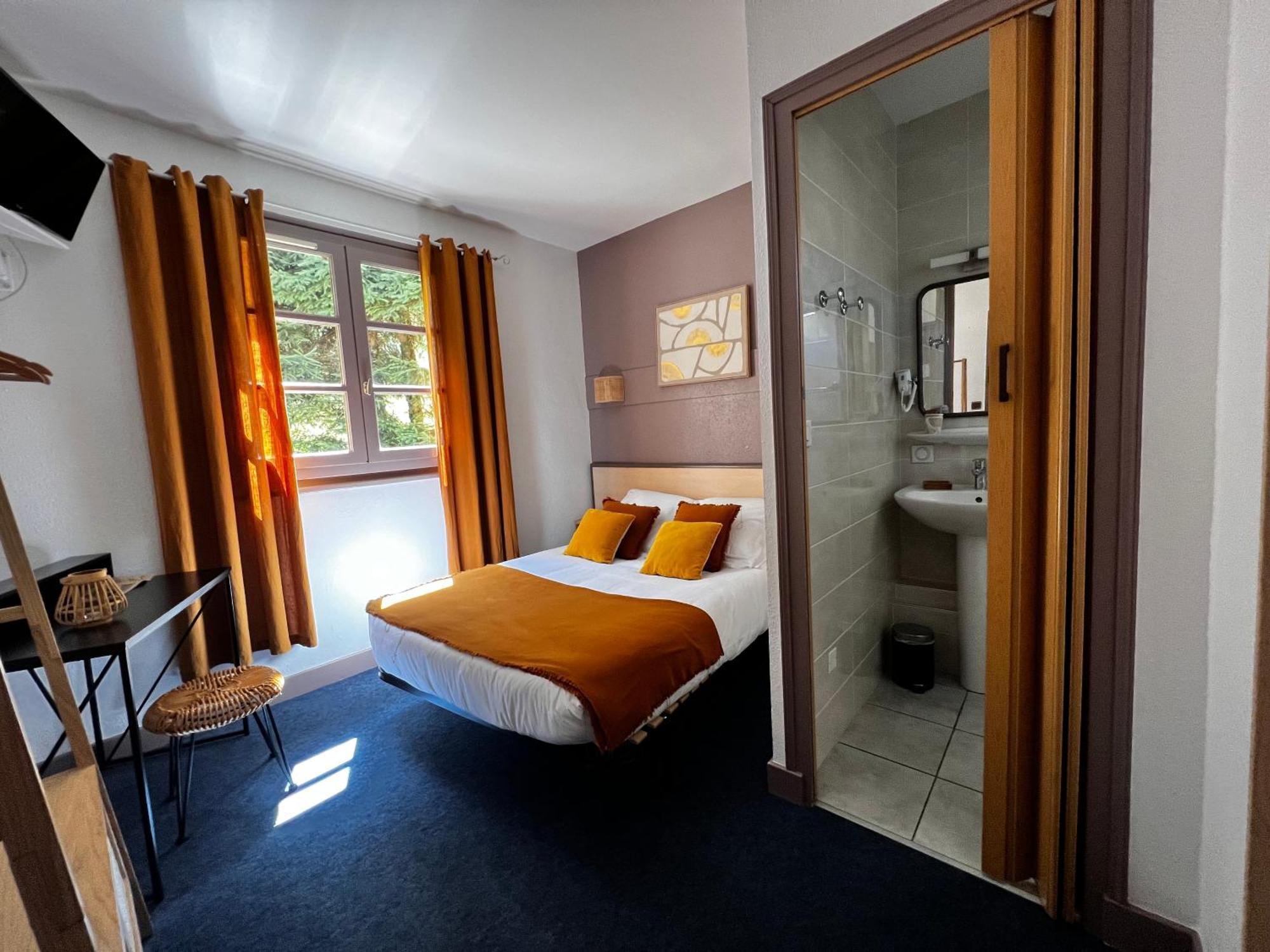 Hotel L'Escoundillou Saint-Jacques-des-Blats Zewnętrze zdjęcie