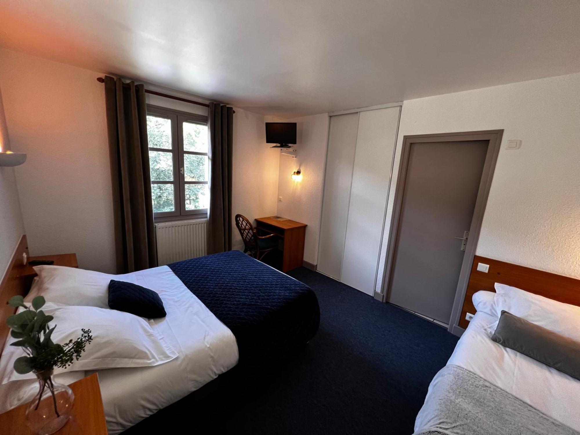 Hotel L'Escoundillou Saint-Jacques-des-Blats Zewnętrze zdjęcie