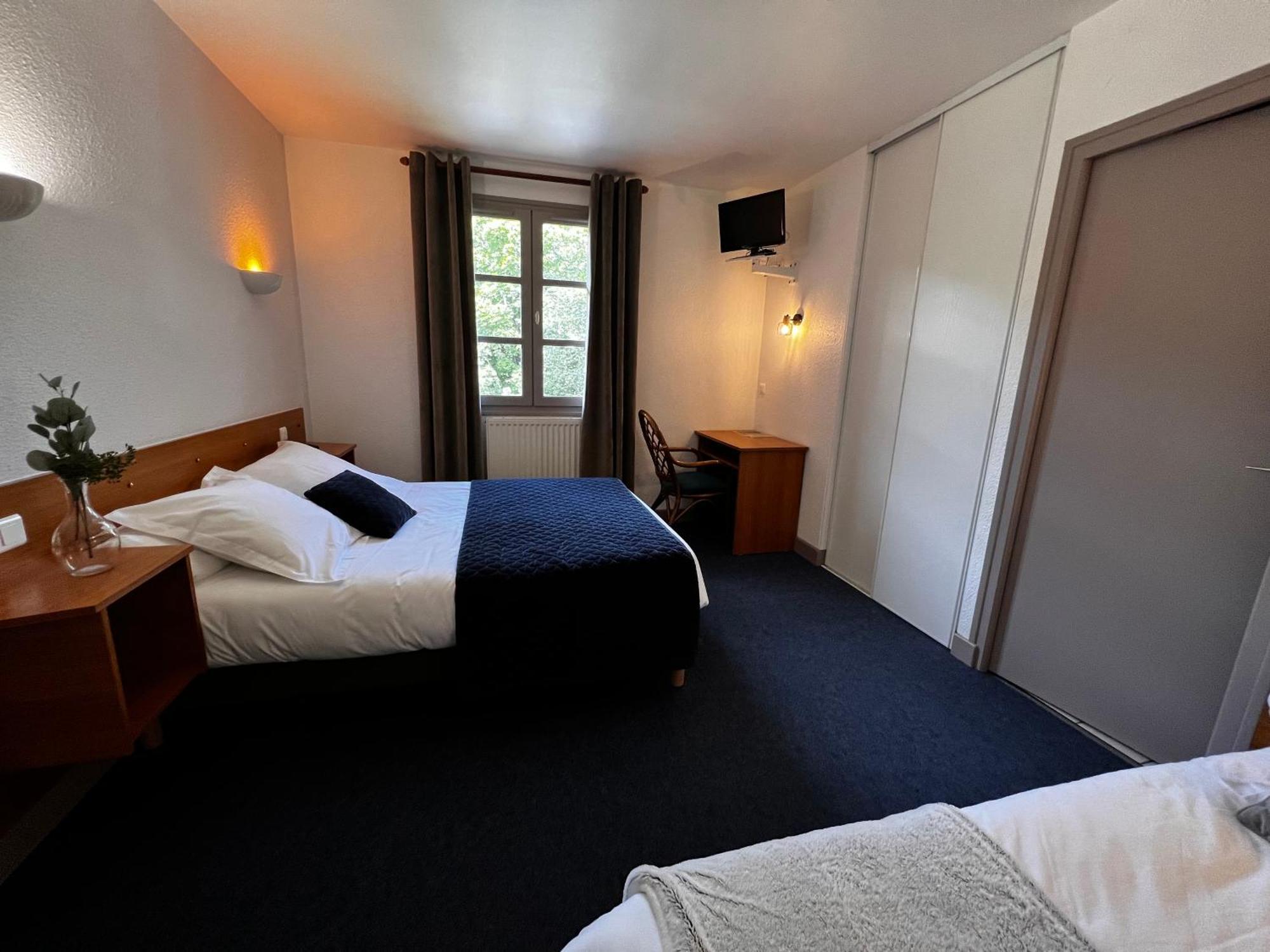 Hotel L'Escoundillou Saint-Jacques-des-Blats Zewnętrze zdjęcie