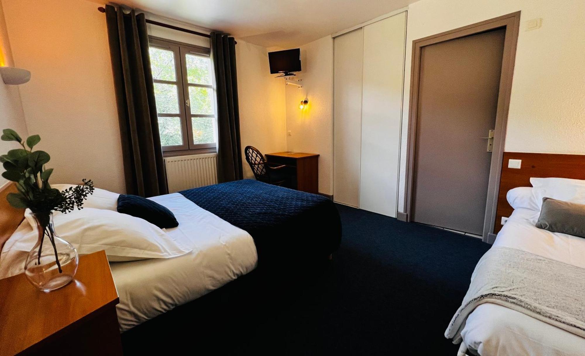 Hotel L'Escoundillou Saint-Jacques-des-Blats Zewnętrze zdjęcie