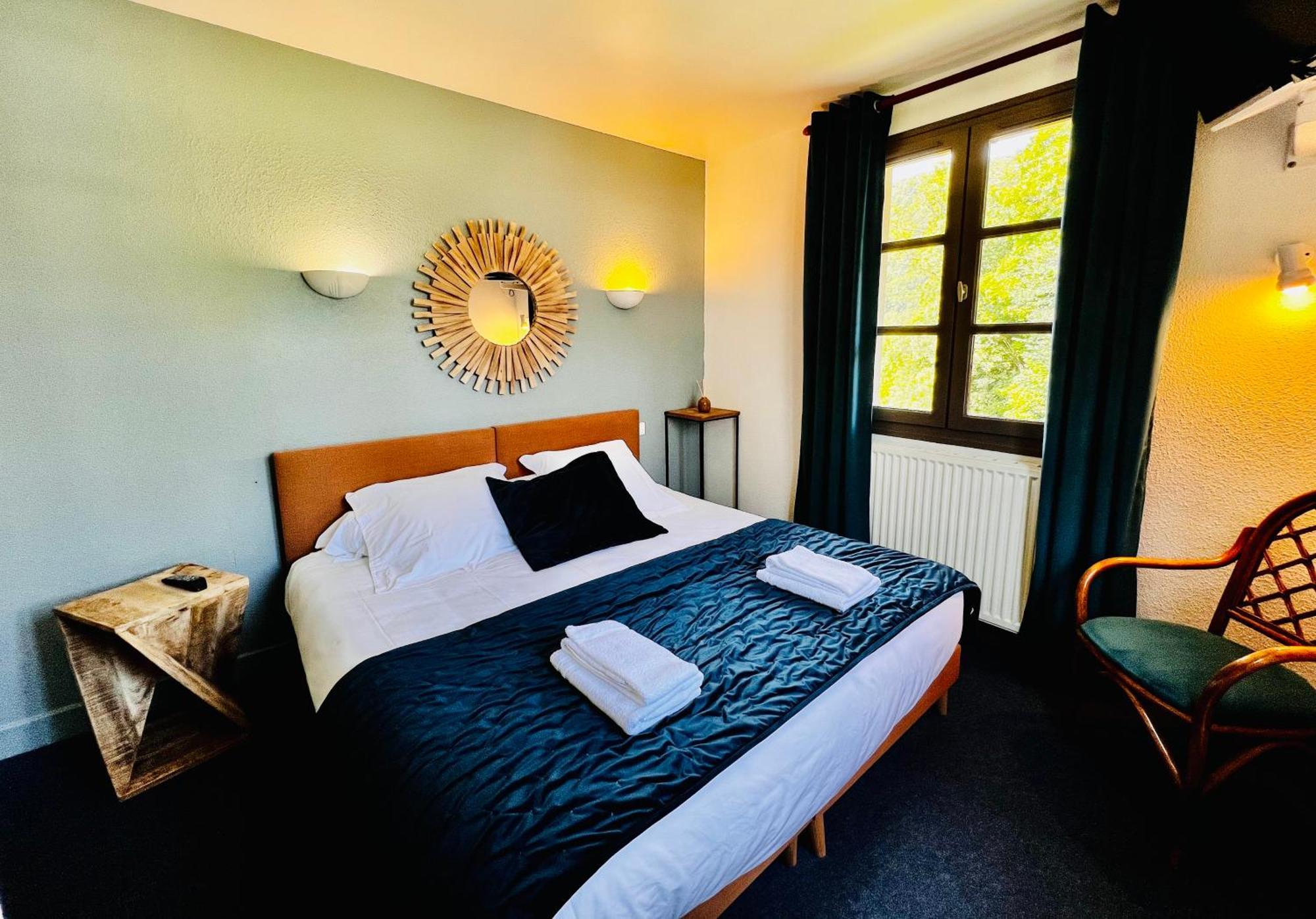 Hotel L'Escoundillou Saint-Jacques-des-Blats Zewnętrze zdjęcie