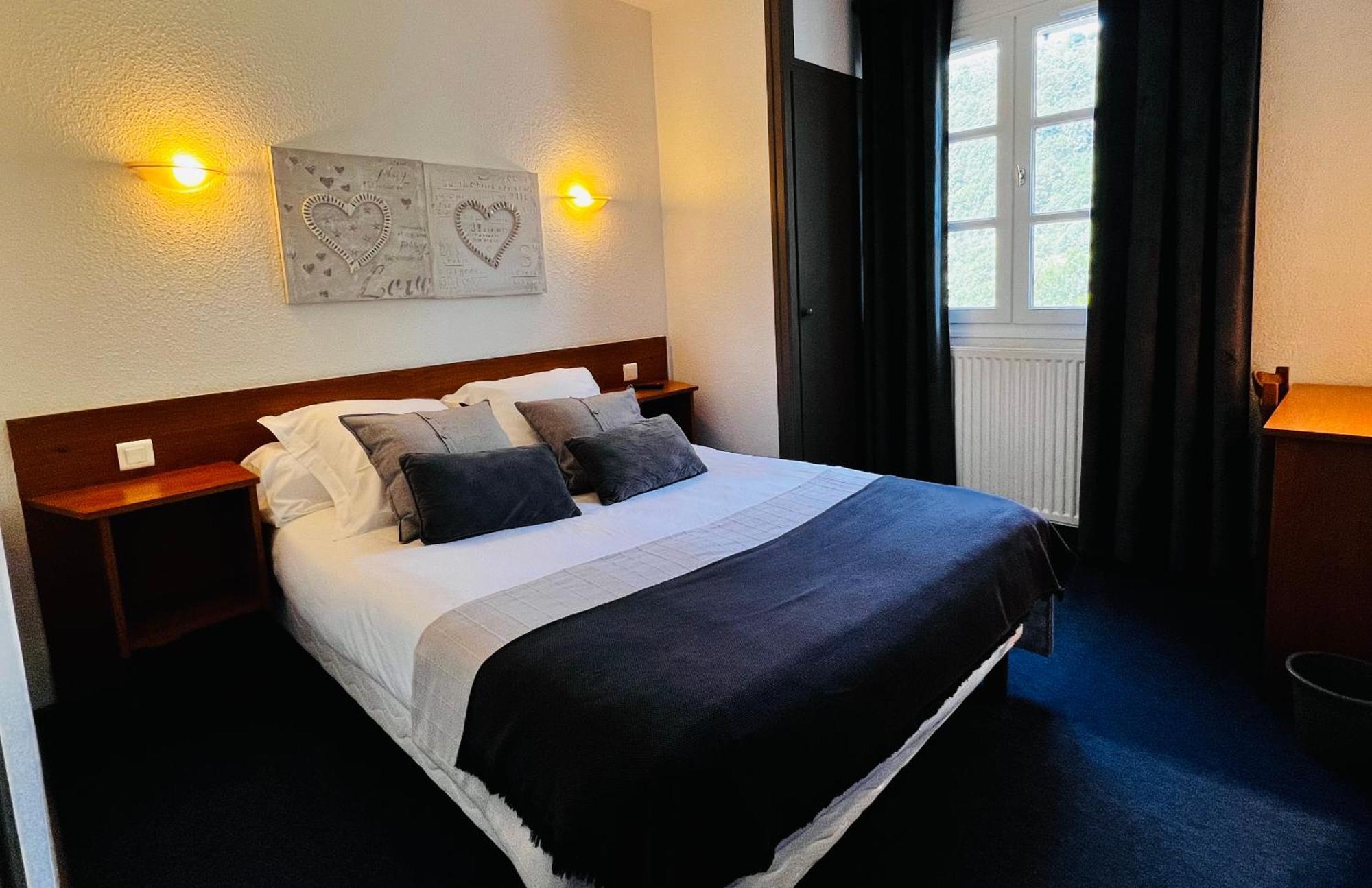 Hotel L'Escoundillou Saint-Jacques-des-Blats Zewnętrze zdjęcie