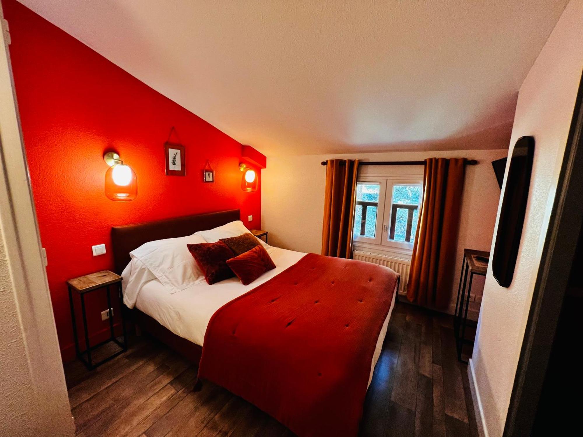 Hotel L'Escoundillou Saint-Jacques-des-Blats Zewnętrze zdjęcie