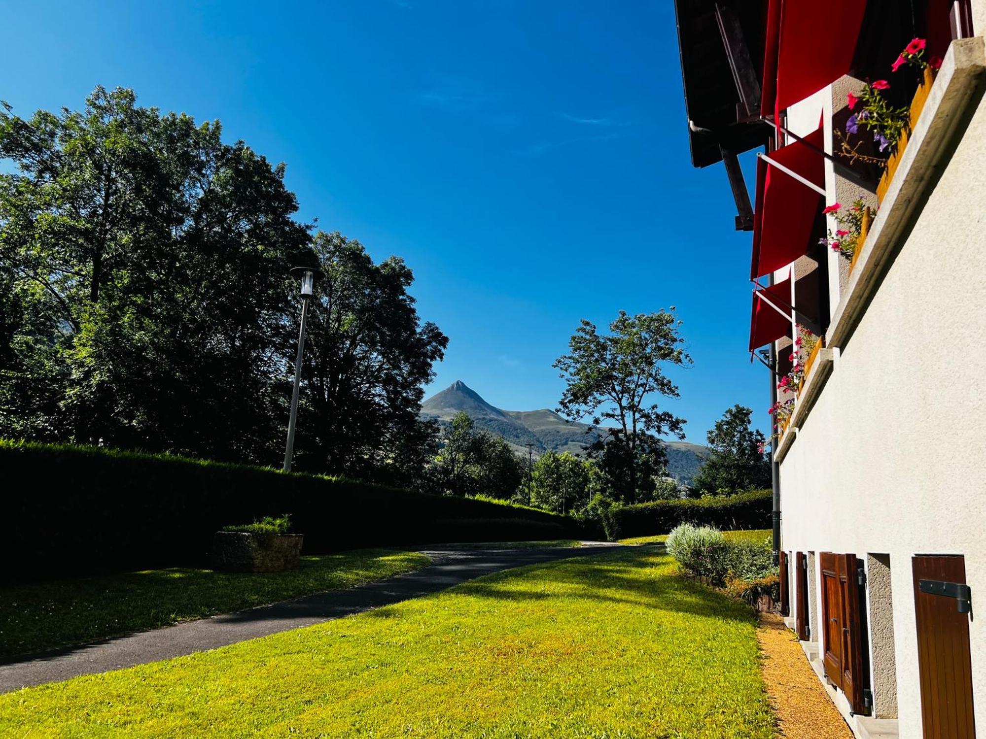 Hotel L'Escoundillou Saint-Jacques-des-Blats Zewnętrze zdjęcie