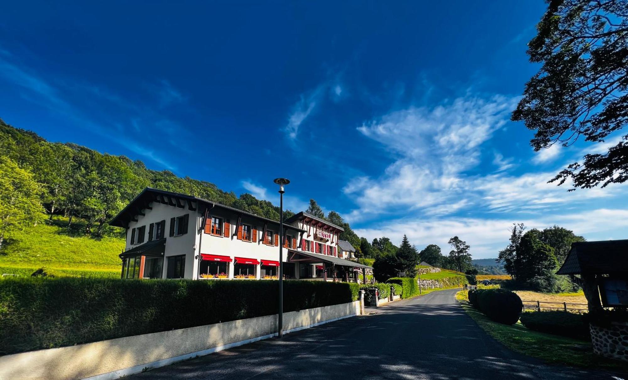 Hotel L'Escoundillou Saint-Jacques-des-Blats Zewnętrze zdjęcie