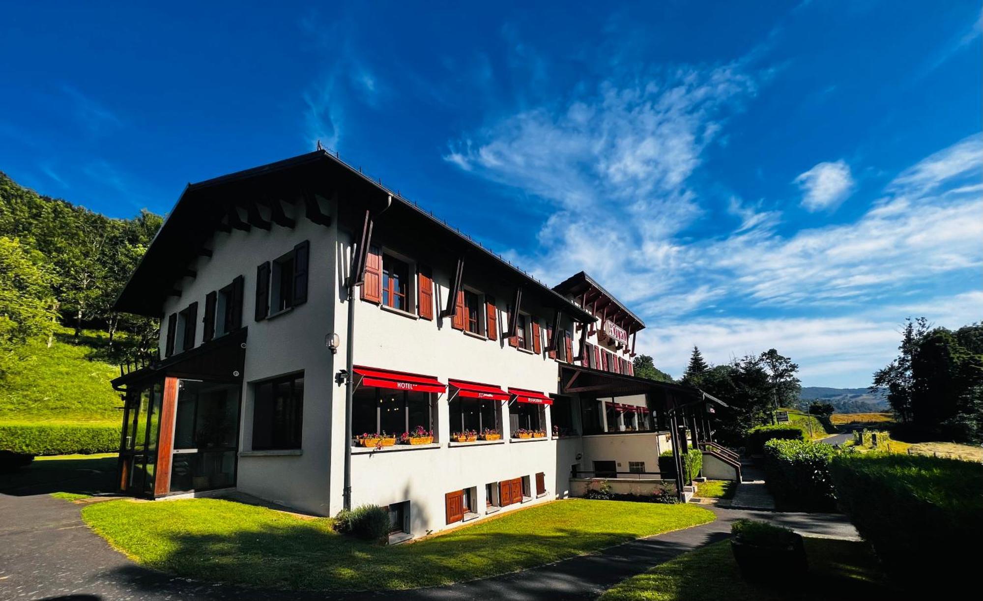 Hotel L'Escoundillou Saint-Jacques-des-Blats Zewnętrze zdjęcie